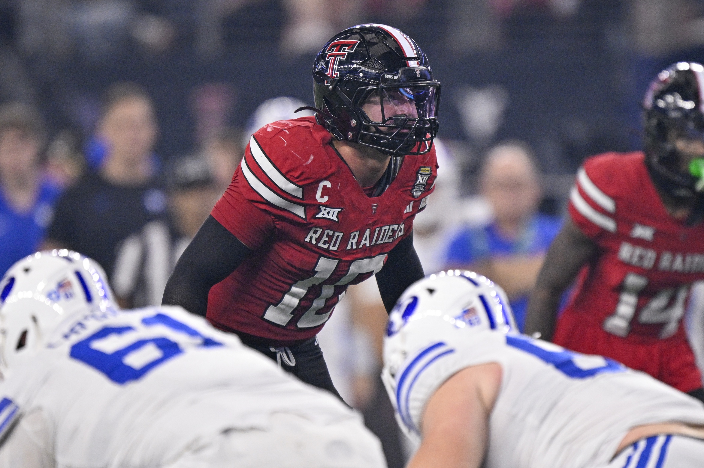 Giardi: Linebacker might be a need for the Patriots sooner rather than later; Dobbs out, OT Hudson in